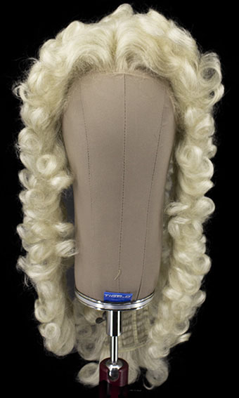 Herrenperücke, Hintekopf, Ansatzhandgeknüpft in Theatertüll, 3pcs Roco-Seitenteile, Büffelhaar, Styled, Mittelgrau