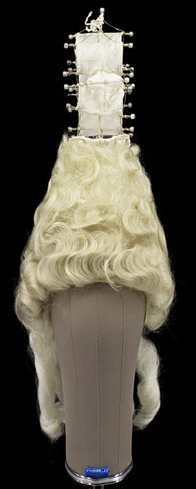 Damenperücke, Spezialanfertigung Rokoko-Damenfrisur ‘La Frégate‘ 1778, Büffelhaar, Blond